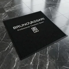 Bruno Vassari mağaza logolu paspas örneği 130 x 130 cm