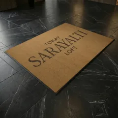 Sarayaltı restoran logolu paspas örneği 100 x 150 cm saman rengi ve 160 x 230 cm bordo seçenekleri - seçenek 1