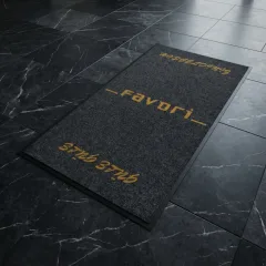 Favori butik logolu paspas örneği 115 x 215 cm