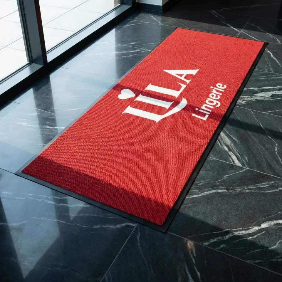 Lila Lingerie butik logolu paspas örneği 100 x 270 cm