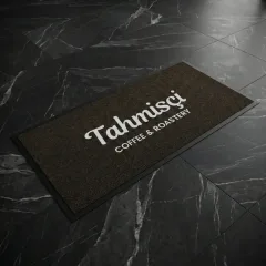 Tahmisçi Coffee & Roastery cafe logolu paspas örneği 90 x 185 cm