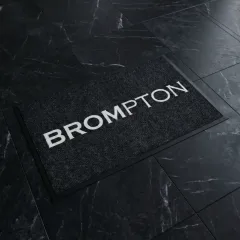 Brompton Coffee Bakery cafe logolu paspas örneği 60 x 90 cm