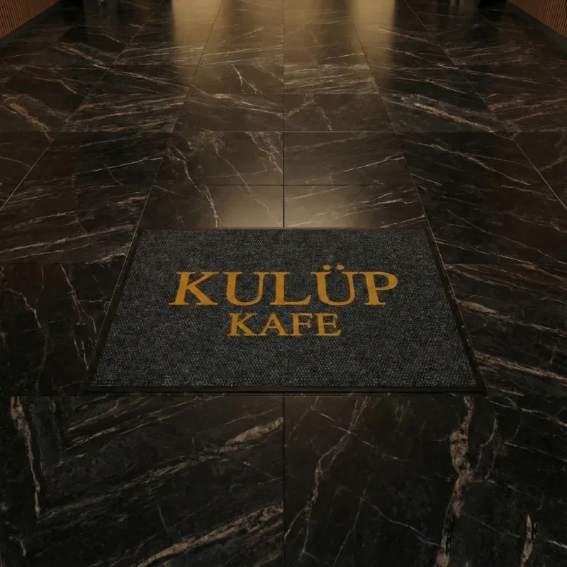 Özel tasarım logolu paspas - Kulüp Kafe için üretilen 80x120 siyah paspas.